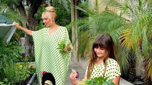 It's Time to Shave the Daughter! Joelle Mardinian, Who Describes Herself As a Gorilla, Removes Her Child's Legs' Extra Hair (Video)