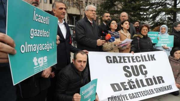 A support rally for journalists imprisoned in Turkey, accused of revealing the identity of two Turkish secret agents in Libya, in Ankara, March 10, 2020. (AFP)