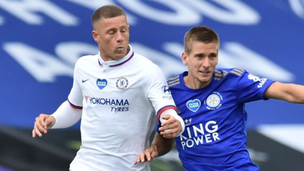 باركلي (يسار) يقود تشيلسي للمربع الذهبي