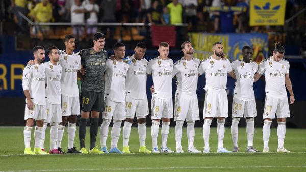 دقيقة صمت "مع مراعاة التباعد"