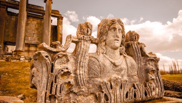 Aizanoi antique city. zeus temple Kütahya / Turkey  (Shutterstock)	