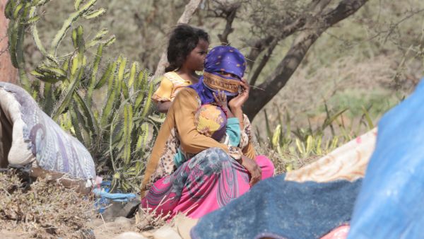 Yemeni women live in the open after being displaced from their homes due to the war in Taiz. (Shutterstock/ File Photo)