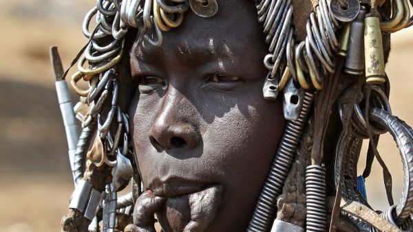 Ethiopian tribeswomen  (Shutterstock)	