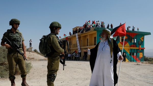  عمليات الهدم أدت إلى تهجير 13 شخصًا، وإلحاق الأضرار بسُبل عيش أكثر من 100 آخرين.