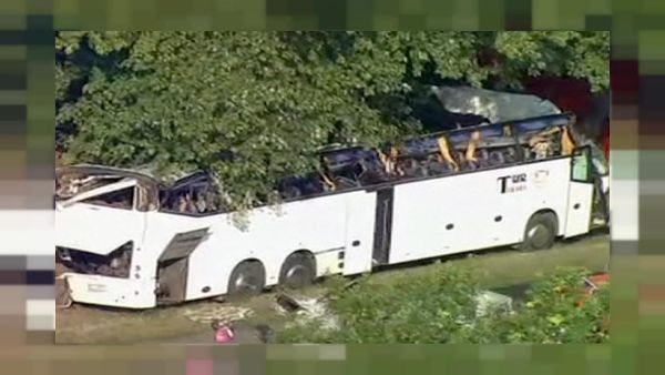 وأغلقت الشرطة منطقة الحادث ضمن إجراءات عملية لتحرير الرهائن.