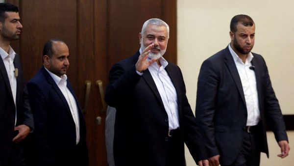 ترامب خرج على كافة تقاليد السياسة الأمريكية حتى الجمهوريين ويقول لبعض الدول "أعطنى مالا أعطيك سياسة وأعطيك الجولان