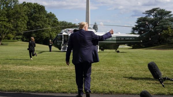  U.S. President Donald Trump give a thumbs up after speaking to the media as he departs for Walter Reed National Military Medical Center from the White House on July 11, 2020 in Washington, DC. Trump spoke to the media about his decision to commute the prison sentence of his friend and advisor Roger Stone. Joshua Roberts/Getty Images/AFP