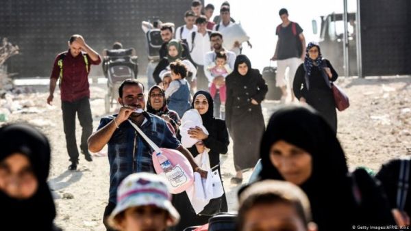 Syrian refugees arrive at the Oncupinar crossing gate, close to the town of Kilis, south central Turkey, in order to cross to Syria for Eid al-Adha Muslim holiday, August 28,2017 | Photo: Getty Images /AFP/ B. Kilic