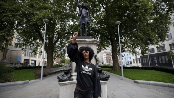 A statue of a Black Lives Matter protester by British artist Marc Quinn (Twitter)