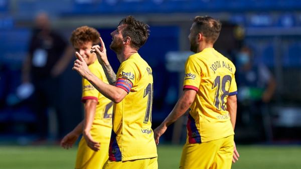 ميسي يحتفل بهدف له خلال المباراة