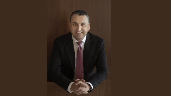 أنتوني شاينر الرئيس التنفيذي - قطاع حلول التحول الرقمي والابتكار في شركة الإمارات للاتصالات المتكاملة دو تتيح لعملائها في الإمارات الحصول على خدماتها ومنتجاتها عبر موقع Amazon.ae