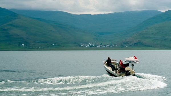 Nobel laureate Erik Jeppesen and Turkish scientists join forces to study impact of global warming on lakes (Twitter)
