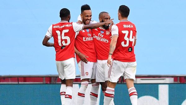 أوباميانغ يقود آرسنال للفوز