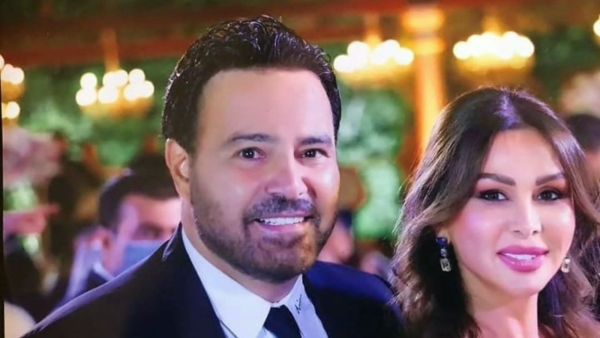 Don't Kiss My Lips In Public! Assi El Hellani Forced To Recieve an Intimate Kiss From His Wife (Video)