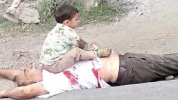 The family of deceased Bashir Ahmed Khan alleged that he was dragged out of his car and shot dead by Indian paramilitary troopers. His three-year-old grandson, who was travelling with him, was later pictured sitting on his chest. (Twitter)