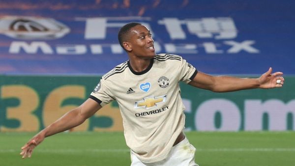 مارسيال يحتفل بهدفه