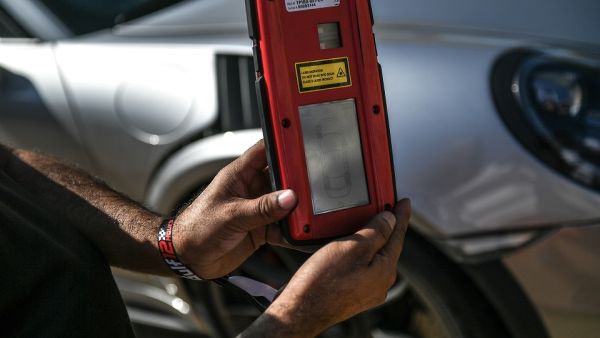 تجربة مجانية تمكّن العملاء من فحص إطارات مركباتهم والحصول على تقرير حول حالتها بالاستفادة من أحدث الوسائل التقنية دون الحاجة لمغادرة منازلهم بيريللي تطلق حملة وطنية للتوعية بسلامة الإطارات