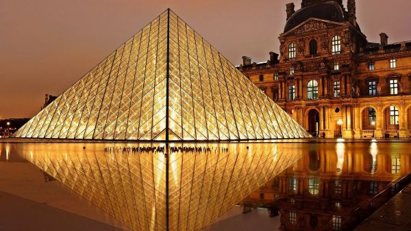 Paris' Louvre Museum (pixabay)