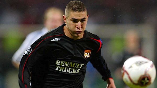 كريم بنزيمة بقميص ليون