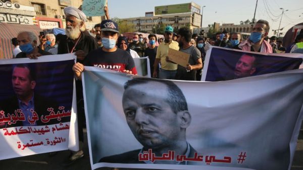 Mourners attend a symbolic funeral for slain Iraqi jihadism expert Hisham al-Hashemi in Baghdad on July 7, 2020.PHOTO: AFP