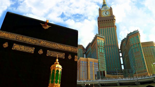 Kaaba in Makkah with View of Royal Clock Tower  (Shutterstock)	