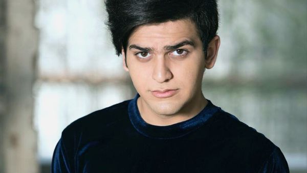 ترحيل مقلد المشاهير "شهاب" عن الكويت والسبب فيديوهات مخلة!