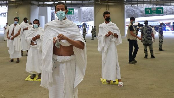 A picture taken on July 31, 2020 shows Muslim worshippers throwing pebbles as part of the symbolic al-A'qabah (stoning of the devil ritual) at the Jamarat Bridge during the Hajj pilgrimage in Mina, near Saudi Arabia's holy city of Mecca. STR / AFP