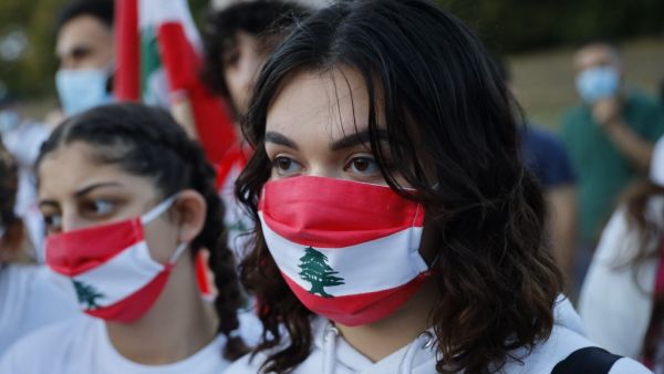 Lebanese come together for a vigil held at Kensington gardens in central London to honour the victims of the Beirut blast on August 5, 2020. Tolga Akmen / AFP