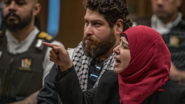 Manal Dokhan (R) gestures towards Australian white supremacist Brenton Tarrant as she gives a victim impact statement on Tarrant's third day in court for a sentence hearing in Christchurch on August 26, 2020. New Zealand mosque gunman Brenton Tarrant waived his right to speak at his sentencing hearing in Christchurch on August 26, in a dramatic twist after the court heard more than 90 horrific victim statements. JOHN KIRK-ANDERSON / POOL / AFP