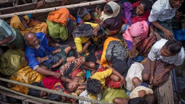 Rohingya refugees arriving by boat at Shah Parir Dwip on the Bangladesh side of the Naf River on September 12, 2017. (AFP)