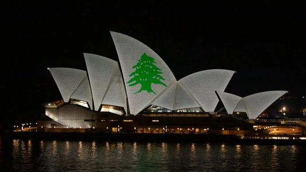 أرزة لبنان تزين دار الأوبرا في سيدني