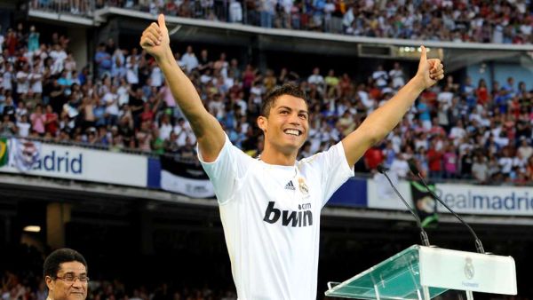 رونالدو خلال تقديمه الأول مع ريال مدريد