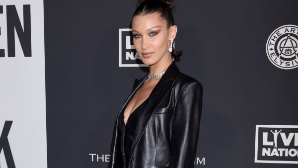Hadid put on a sleek black cat-eye with a flawless glam look