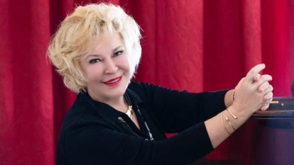 Gulsin Onay  (Twitter)