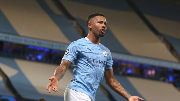 جيزوس يحتفل بهدفه