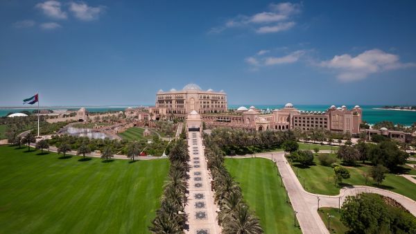 قصر الإمارات يحصل على شهادة الأمان من دائرة الثقافة والسياحة أبوظبي 