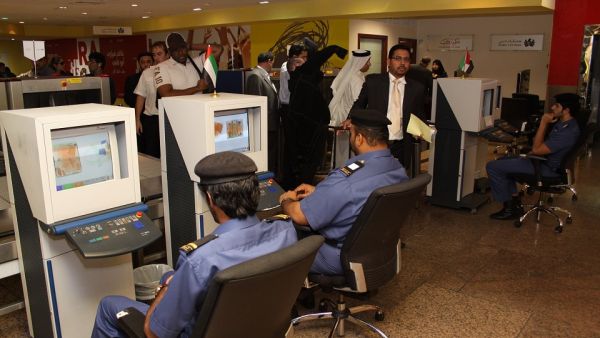 جمارك دبي تتعامل مع 10 مليون حقيبة وتنجز 472 ضبطية عبر مطارات دبي في النصف الأول 