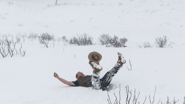  Australia shivers as Antarctic air brings rare snowfall (Twitter)