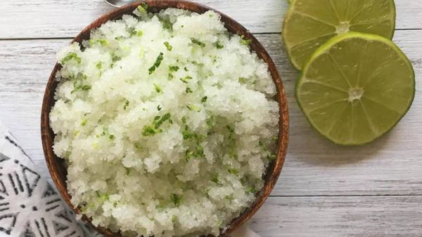 اصنعيه بنفسك: وصفة مقشر لايم وملح البحر