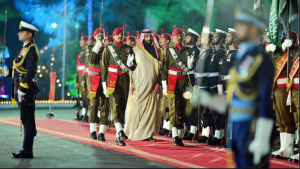 Saudi Crown Prince Mohammed bin Salman (C) reviewing a guard of honour at the Prime Minister House in Islamabad. (AFP/File)