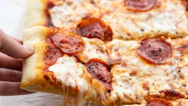 عجينة بيتزا بدون خميرة 