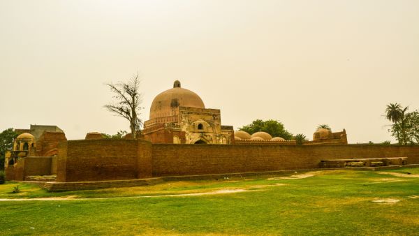 The Kabuli Bagh Mosque in Panipat  (Shutterstock)	