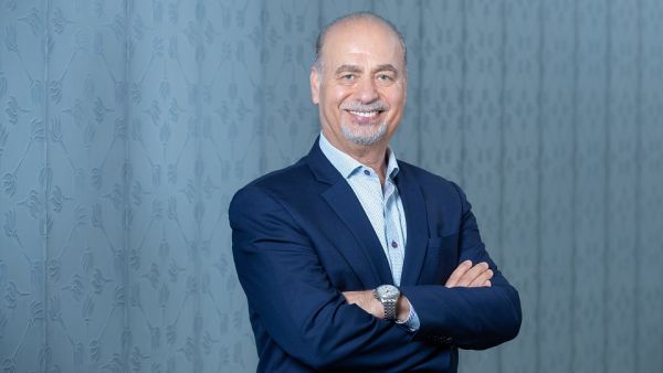 جامعة نيويورك أبوظبي تعلن عن حصول ثلاثة من أعضاء هيئة التدريس على الإقامة الذهبية لمدة 10 سنوات في دولة الإمارات