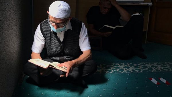 Muslim believers keep social distancing due to the Covid-19 pandemic as they attend Friday prayers at a mosque in southern Serbian city of Novi Pazar, early on August 28, 2020. Irfan LICINA / AFP