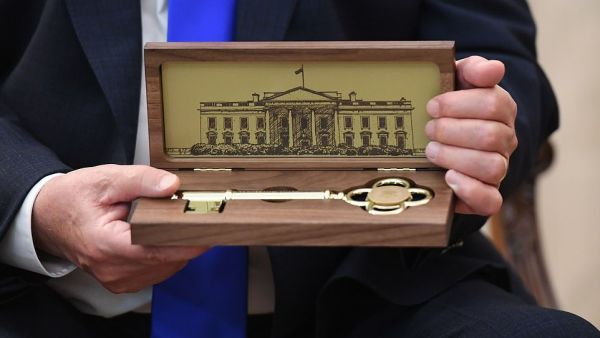 Israeli Prime Minister Benjamin Netanyahu(L) holds a "Gold Key" to the White House, presented by US President Donald Trump, during a bilateral meeting in the Oval Office of the White House in Washington, DC on September 15, 2020. SAUL LOEB / AFP