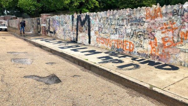 Messages of “Defund the Police” and “BLM” mark the wall outside Graceland on Elvis Presley Boulevard and the Levitt Shell in Overton Park (Twitter)