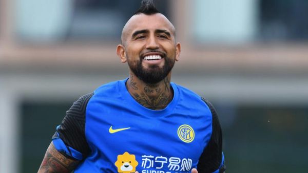 فيدال خلال تدريبات فريقه الجديد