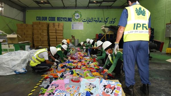 جمارك دبي تتوج تعاونها مع الهيئات الدبلوماسية الفرنسية والأمريكية لمكافحة البضائع المقلدة 