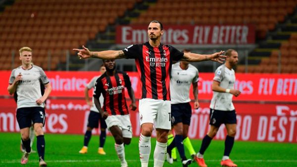 إبراهيموفيتش يحتفل بهدفه الثاني