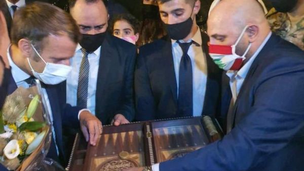 إيلي جوزيف طعمة مع الرئيس الفرنسي 